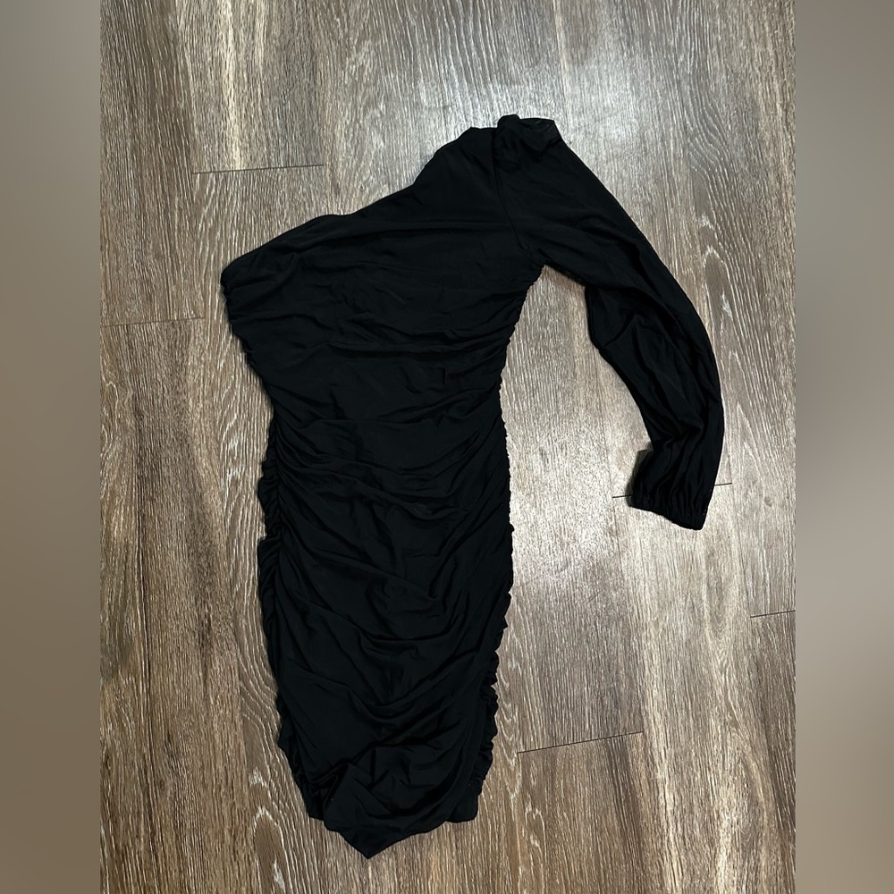 *worn once* Ruched one shoulder Long sleeve back dress